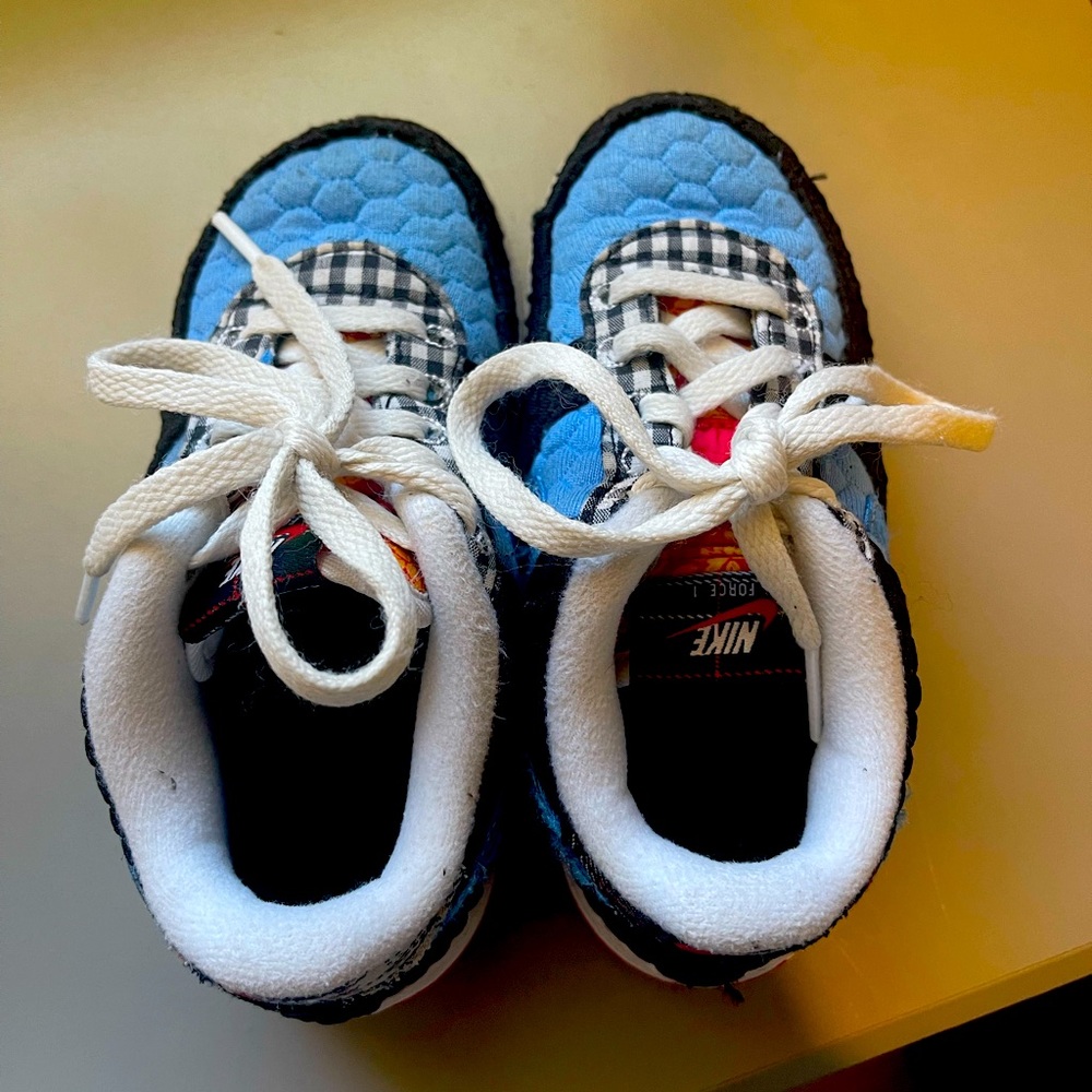 Toddler size 10 Nike Force 1
